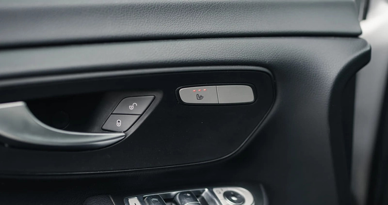 Mercedes-Benz Klasa V cena 166990 przebieg: 95990, rok produkcji 2017 z Działoszyce małe 742